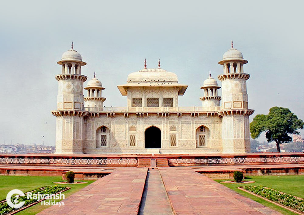 Itmad-Ud-daulah, Agra