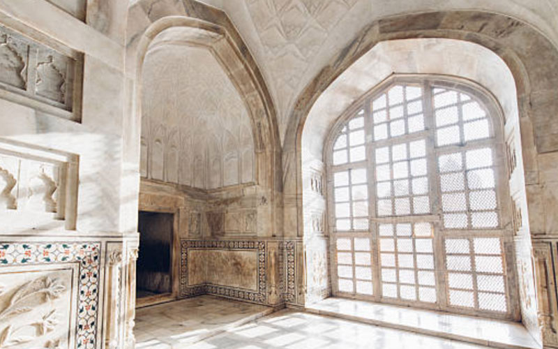 Agra Same Day Tour by Gatimaan Express Train from Delhi