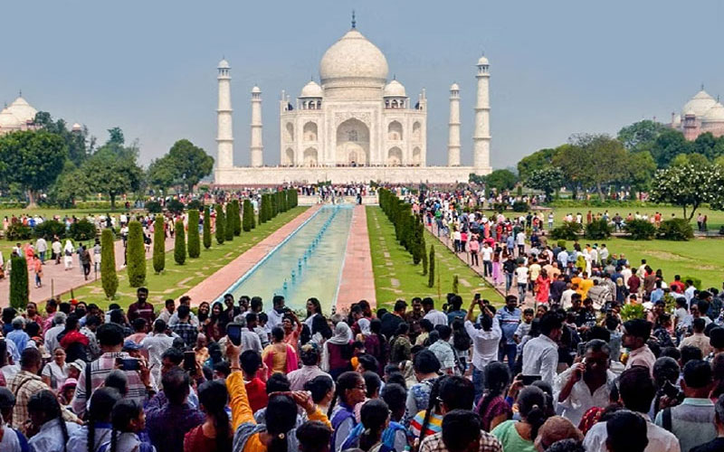 From Delhi: Taj Mahal Tour with Varanasi