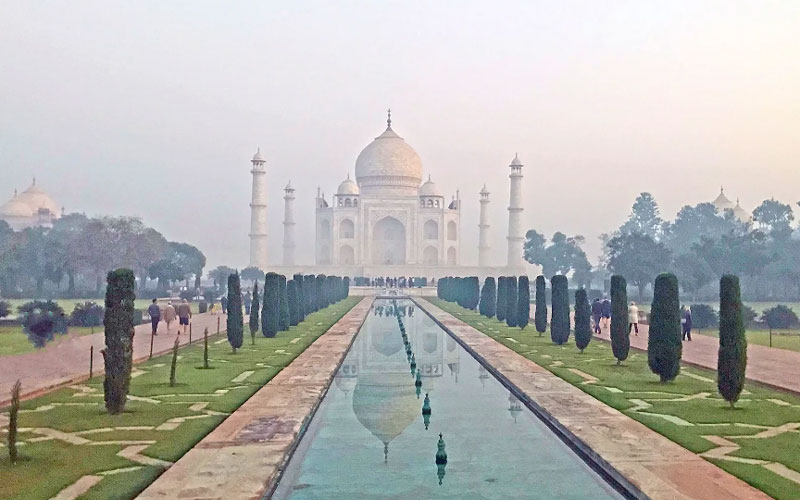 Agra Same Day Tour by Gatimaan Express Train from Delhi