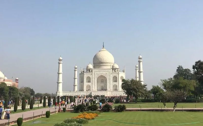 Agra Same Day Tour by Gatimaan Express Train from Delhi